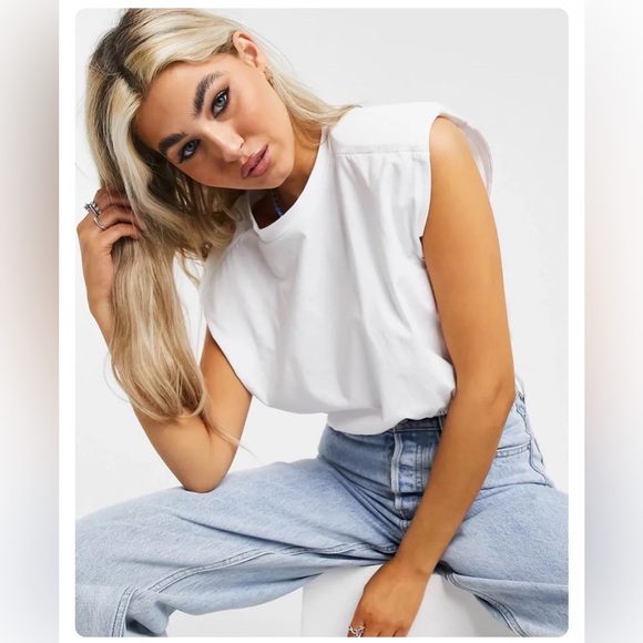 Noisy may Tops - BNWT Noisy May Exclusive crop top with padded shoulders in white size L